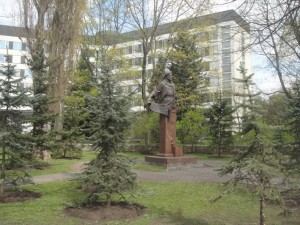 памятник мирзо улугбеку